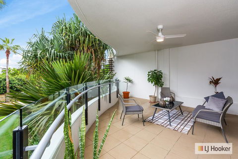 COTTON BEACH 85 - PRIVATE Mid Floor APARTMENT - Accommodation Newcastle 2