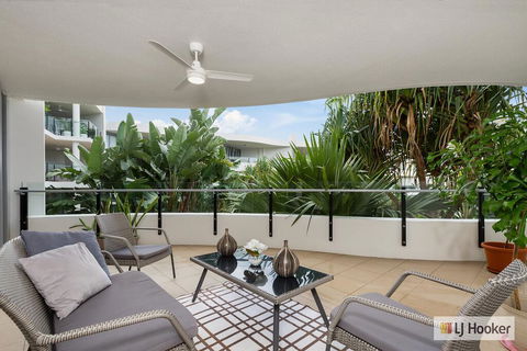COTTON BEACH 85 - PRIVATE Mid Floor APARTMENT - Accommodation Newcastle 1