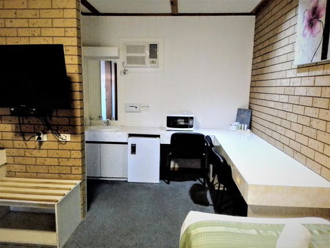 Country Home Motor Inn - Accommodation Newcastle 2