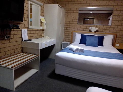 Country Home Motor Inn - Accommodation Newcastle 3