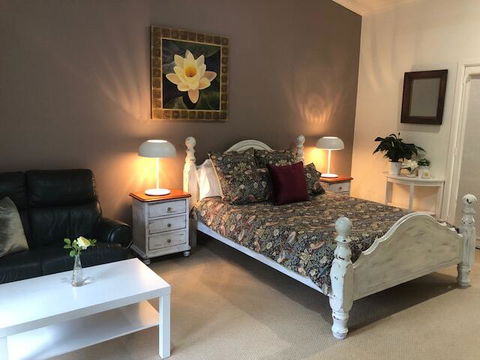 Country Retreat - Accommodation Newcastle 0
