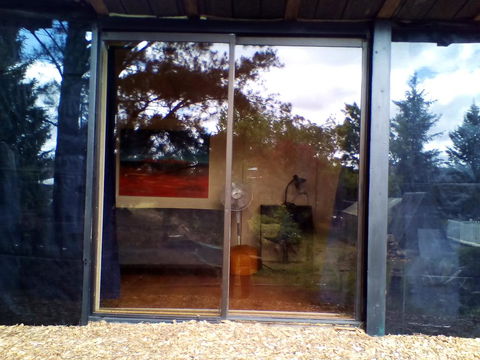 Country Studio - Accommodation Newcastle 2