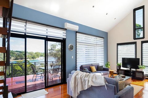 Cove View Retreat - Accommodation Newcastle 2