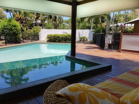 Crazy About Cairns Resort Living - 6 Bedrooms - Accommodation Newcastle 0