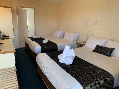 Crest Motor Inn - Accommodation Newcastle 2