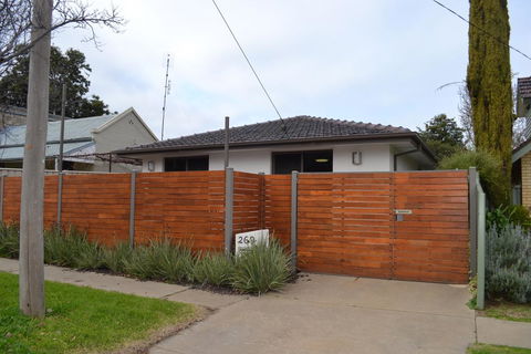 Crisands Of Echuca - Accommodation Newcastle 0