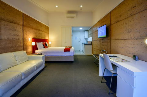 Crossroads Ecomotel - Accommodation Newcastle 0