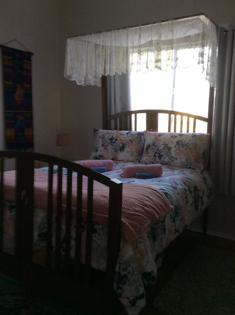 CupnSaucer Cottage - Accommodation Newcastle 2