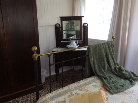 CupnSaucer Cottage - Accommodation Newcastle 3