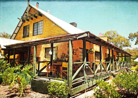 Darlington House - Accommodation Newcastle 0