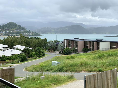 DAYDREAMING Airlie Beach, Water Views & Only 200m To Boardwalk. - Accommodation Newcastle 2