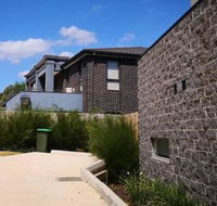 Delicate and Peaceful Bundoora Townhouse 11 - Accommodation Newcastle