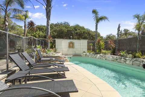 DIAMOND BAY RETREAT - SORRENTO - Accommodation Newcastle 0