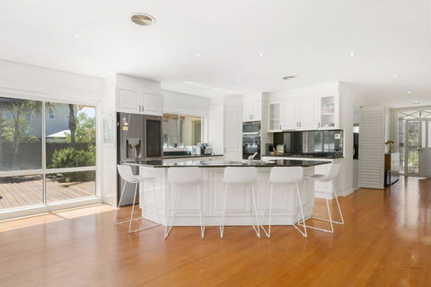 DIAMOND BAY RETREAT - SORRENTO - Accommodation Newcastle 1