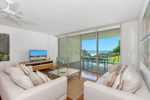 DIRECT BEACH ACCESS - 3 BED APART - CABARITA BEACH - Accommodation Newcastle 1