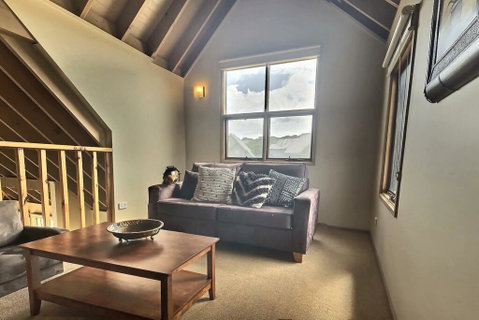 Dragonfly Chalet - Accommodation Newcastle 1