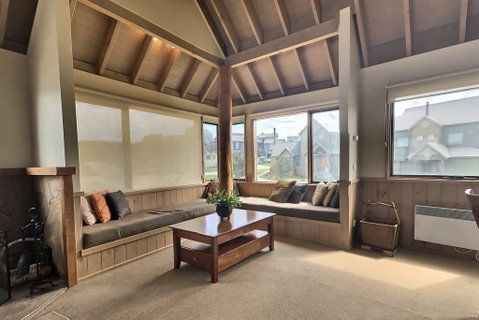 Dragonfly Chalet - Accommodation Newcastle 3