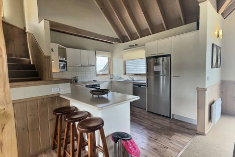 Dragonfly Chalet - Accommodation Newcastle 2