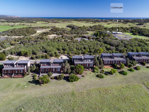 DREW Golfers Delight Close To St Andrews Beach - Accommodation Newcastle 2