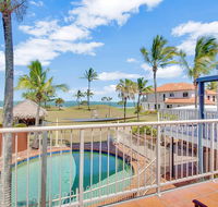 Driftwood on the Beach - Accommodation Newcastle
