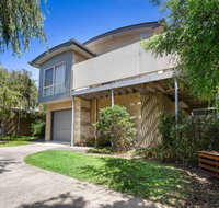 DRIFTWOOD VILLA - free wifi walk to beach - Accommodation Newcastle