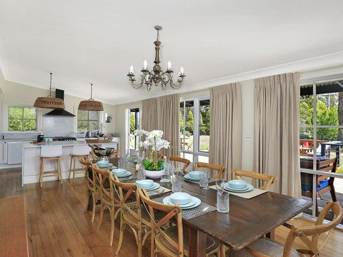 Duncraig House - Open Fireplace, Spa, Pet Friendly - Accommodation Newcastle 2