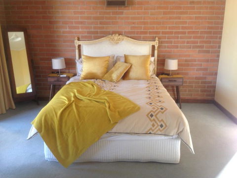 Dunolly Broadway B&B - Accommodation Newcastle 0