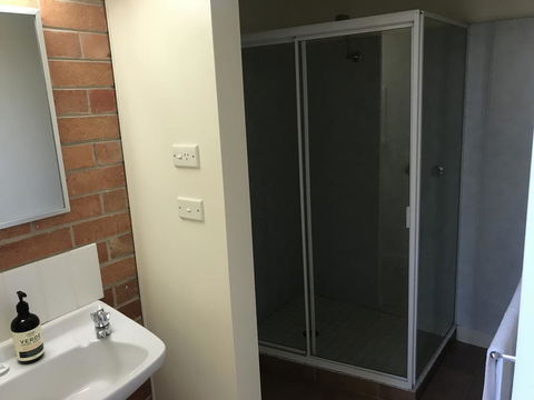 Dunolly Broadway B&B - Accommodation Newcastle 2
