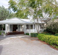 Dutchies Haven' 11 Christmas Bush Ave - Air Con large enclosed yard 2 minute walk to Dutchies - Accommodation Newcastle
