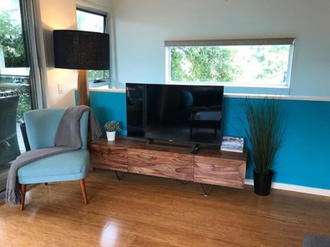 Easy Breezy Beach Shack - Accommodation Newcastle 1