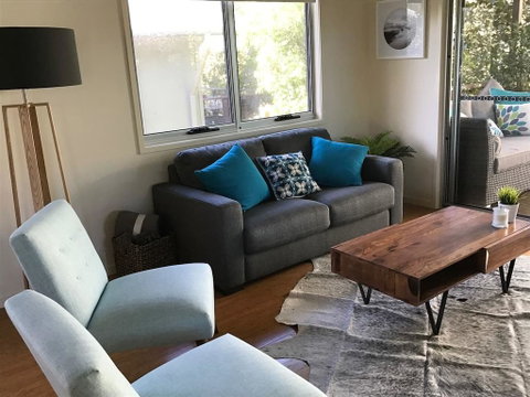Easy Breezy Beach Shack - Accommodation Newcastle 2