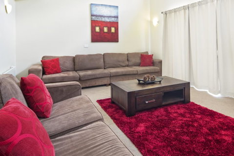 Eclipse 5- Spacious Townhouse - Accommodation Newcastle 0