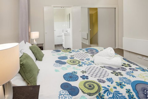 Eclipse 5- Spacious Townhouse - Accommodation Newcastle 3