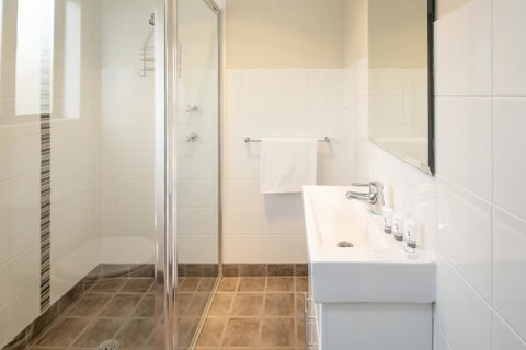 Eclipse 5- Spacious Townhouse - Accommodation Newcastle 2
