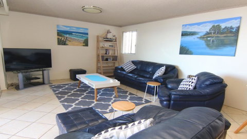 El Sandi 3 - On The Beach! - Accommodation Newcastle 3