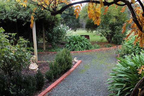 Elinike Guest Cottages - Accommodation Newcastle 2