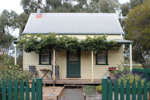 Elinike Guest Cottages - Accommodation Newcastle 3