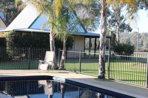 Elinike Guest Cottages - Accommodation Newcastle 0