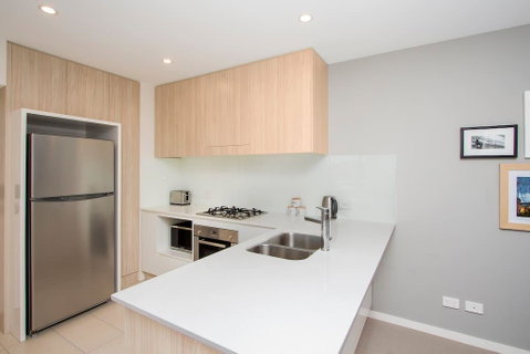 Elite Elegance 2BR@Hamilton APT With Parking - Accommodation Newcastle 1