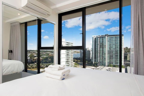 Elite Elegance 2BR@Hamilton APT With Parking - Accommodation Newcastle 3