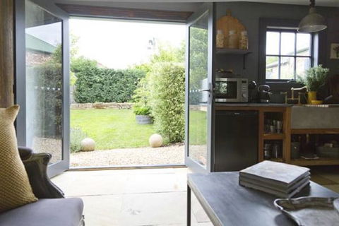 Elm Cottage Barn - Accommodation Newcastle 2