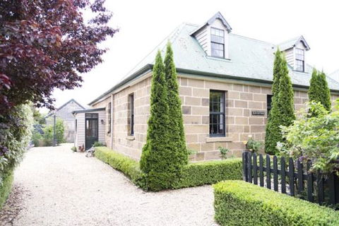 Elm Cottage Barn - Accommodation Newcastle 0