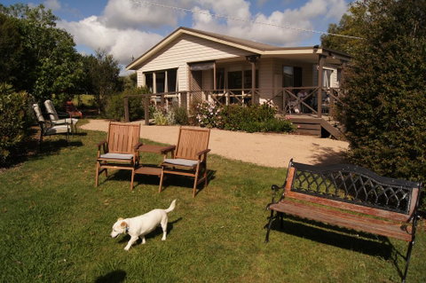 Emerald Hills Cottage - Accommodation Newcastle 0