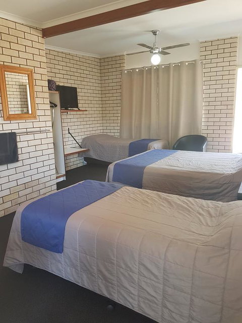 Emerald Tower Motor Inn - Accommodation Newcastle 3