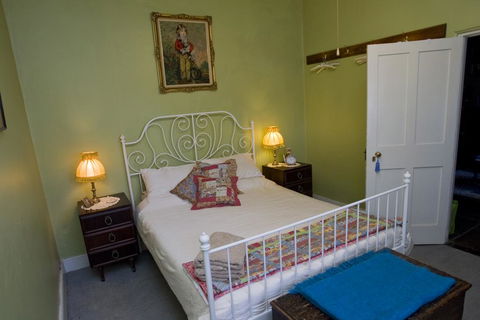 Emma Tiver Heritage Cottage - Accommodation Newcastle 3