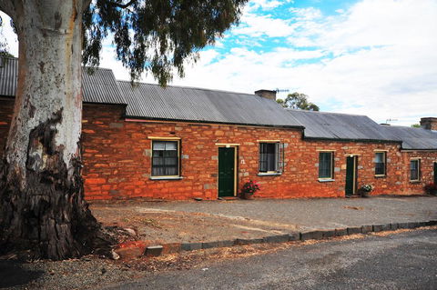 Emma Tiver Heritage Cottage - Accommodation Newcastle 0