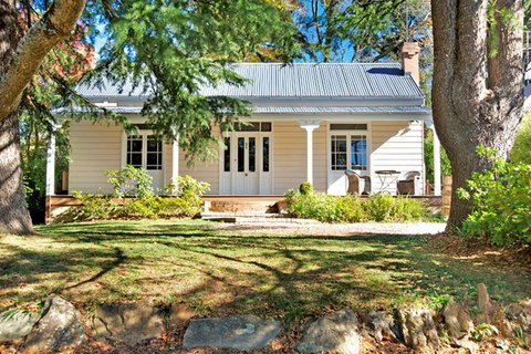 Endellion - Accommodation Newcastle 0