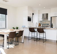 Endsleigh II - Cosy 2 Bedroom Villa Free Wifi Near CBD - Accommodation Newcastle