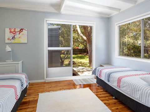 Enjoy The Soothing Sea Breeze - Accommodation Newcastle 2