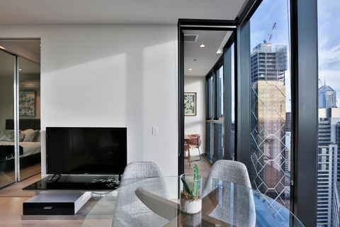 EQ TOWER Melbourne CBD APT - Accommodation Newcastle 0